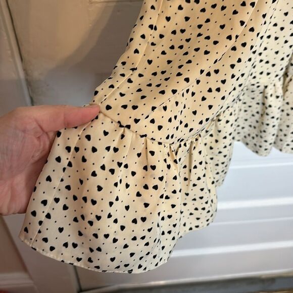 Women’s light cream and black small heart polka dot short sleeve dress size M - Picture 3 of 6